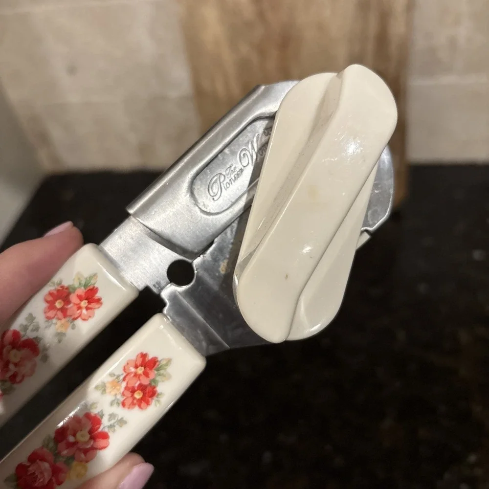 Pioneer Woman Manual Can Opener Cottagecore Floral Stainless Steel White MINT